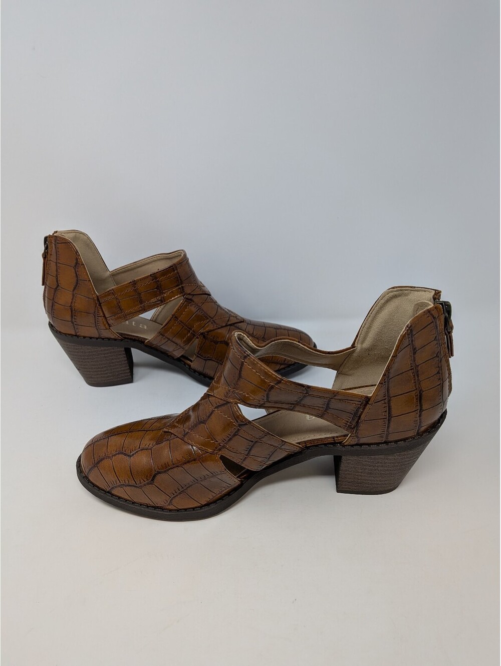 Mata Bianca Women’s Size 7.5 Brown Crocodile Embossed Cutout Pumps
